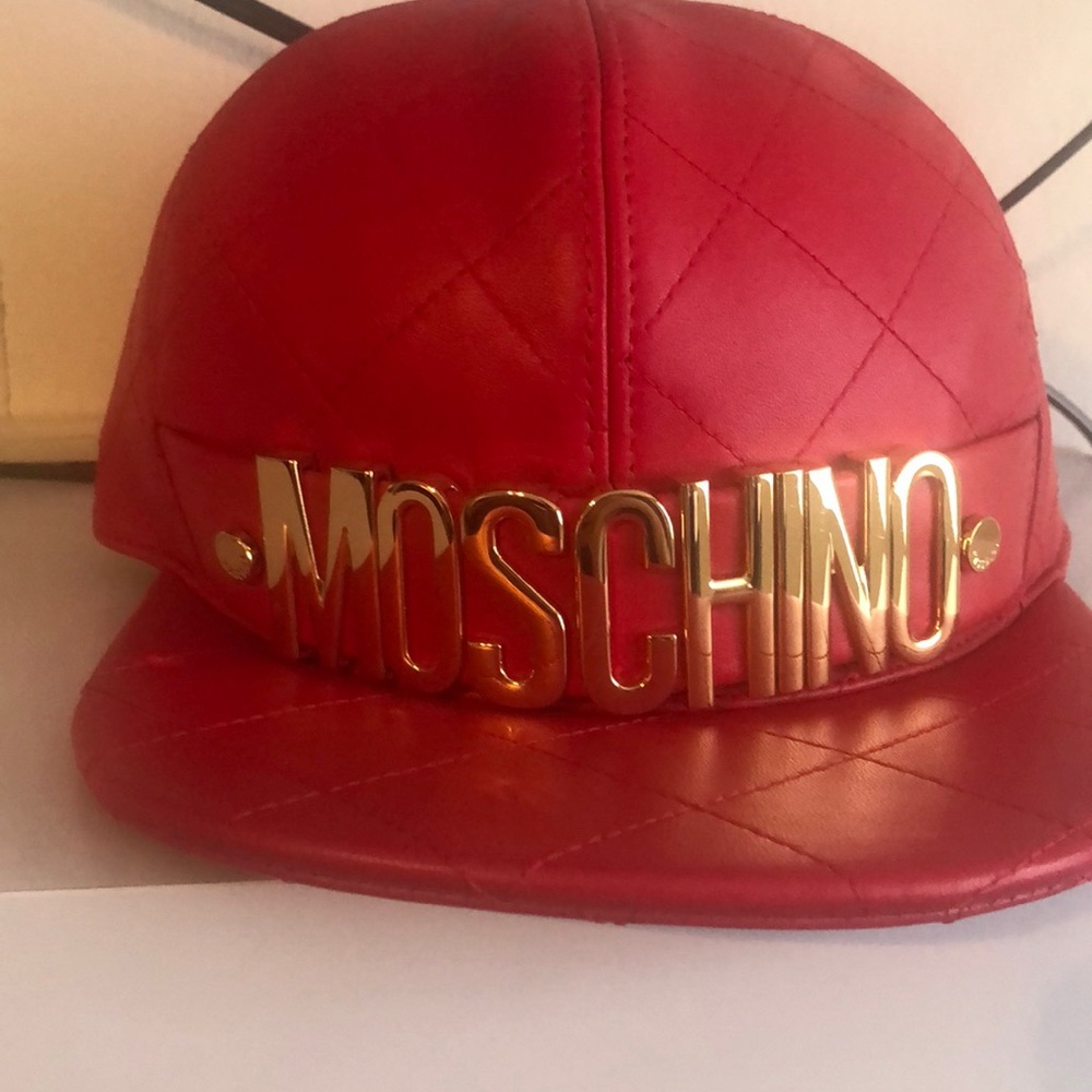 Moschino logo hat